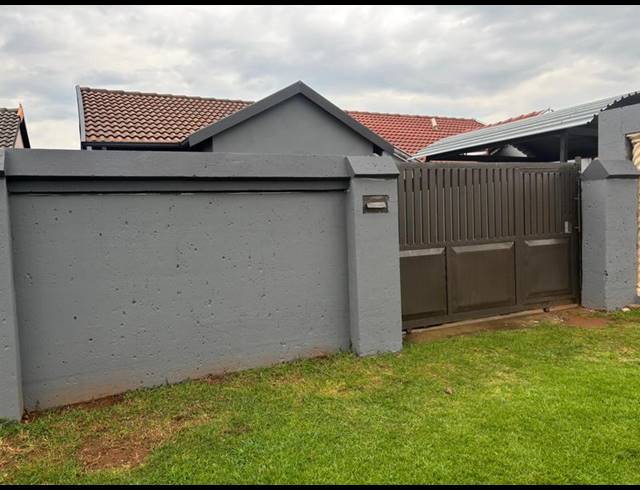 2 BEDROOM HOUSE FOR SALE IN FLEURHOF